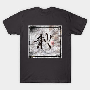 AUTUMN - 'AKI' ARTWORK ON WOODY BACKGROUND T-Shirt